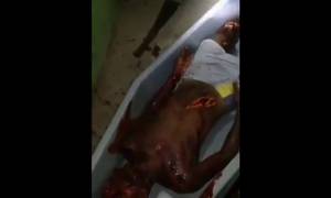 Machetté nigérian prêt pour les funérailles