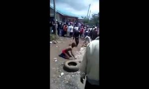 Bastonnage et lapidation d'un délinquant