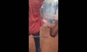 Violeur présumé puni par la pierre et le feu